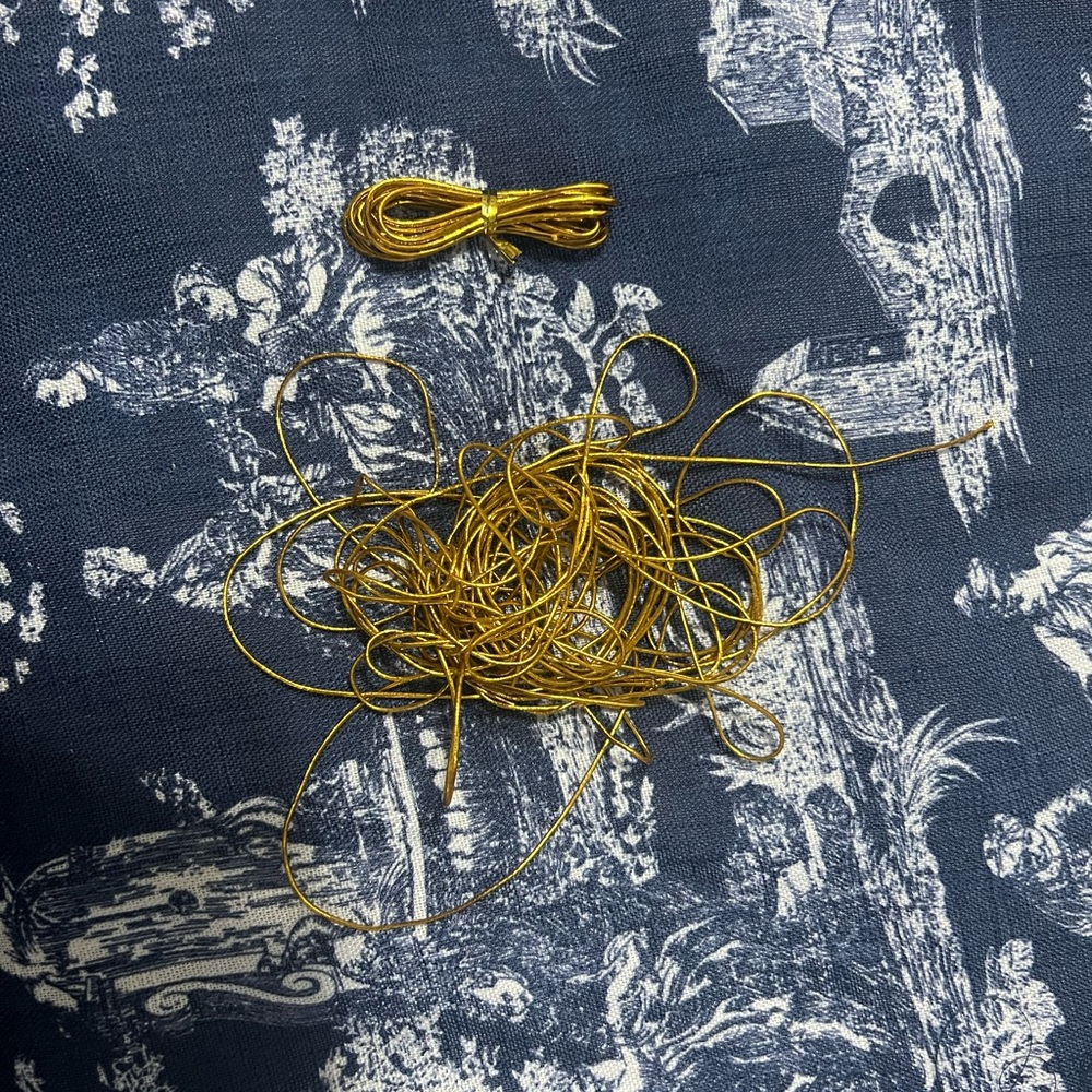 Gold hair strings